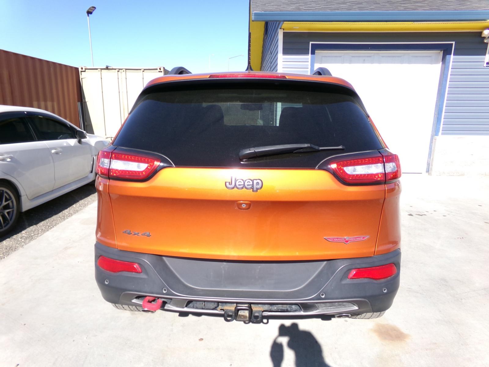 2015 orange Jeep Cherokee Trailhawk (1C4PJMBS1FW) with an 3.2L V6 DOHC 24V engine, 9-Speed Automatic transmission, located at 2630 Philips Field Rd., Fairbanks, AK, 99709, (907) 458-0593, 64.848068, -147.780609 - Photo #3
